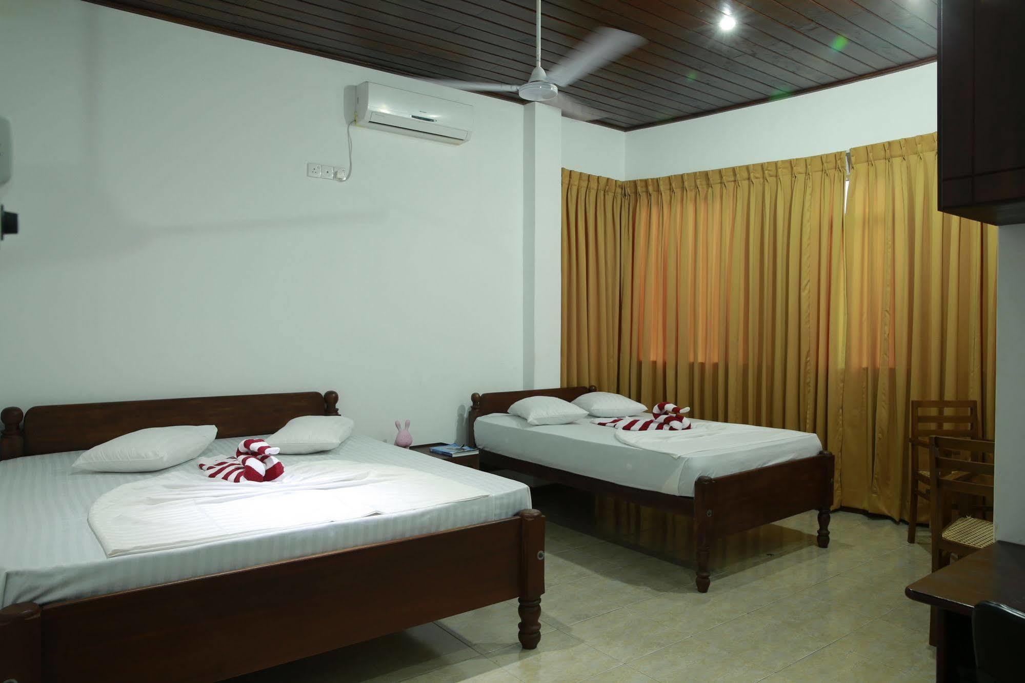 Hotel Aradhana Ґалле Екстер'єр фото
